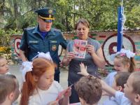 Сотрудник МЧС в гостях у дошколят
